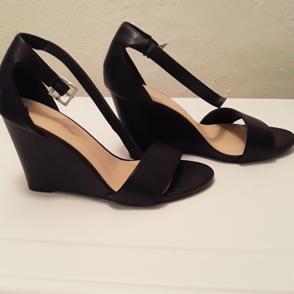 Shoes - Picture 3 of 12